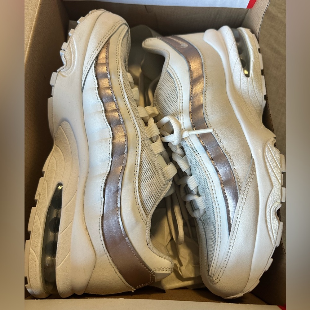 Women’s air max 95 (kids 7y/womens 8.5)